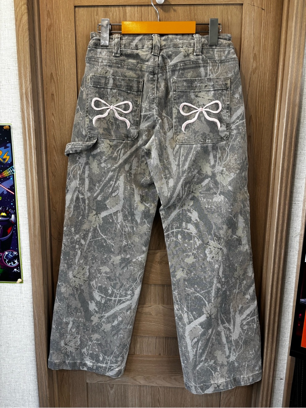 Disclosure Camo Bows Pants Size 27 Straight Leg